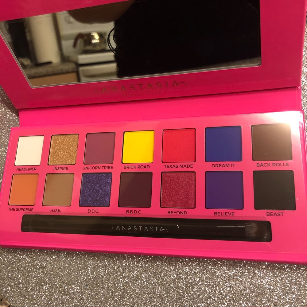 BNIB! Anastasia BH X Alyssa Edwards Eyeshadow π¨ - Picture 1 of 8